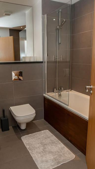 Stylish 4 Mins From Station Appartamento