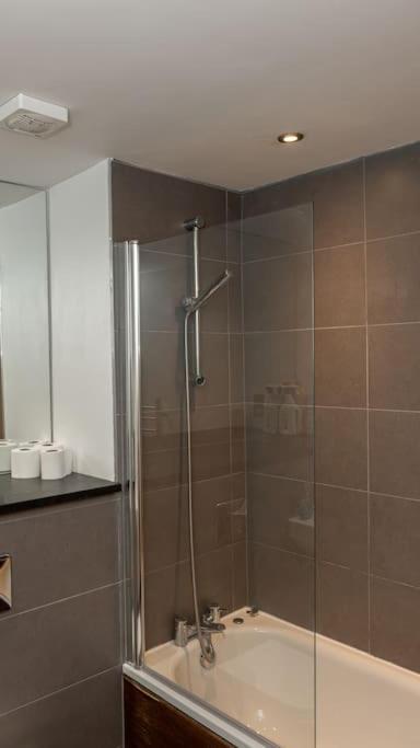 Stylish 4 Mins From Station Appartamento Londra
