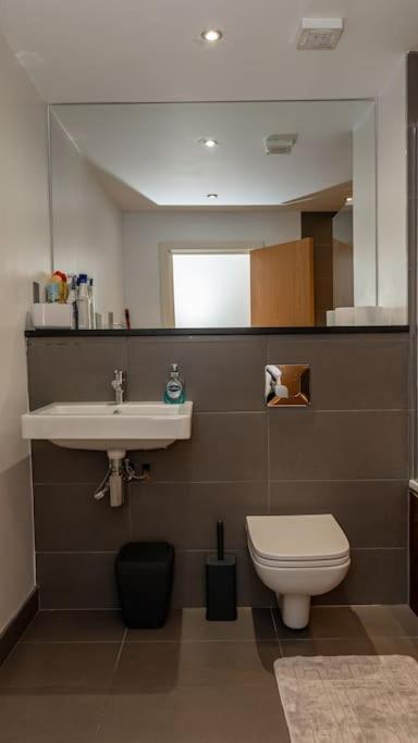 Stylish 4 Mins From Station London