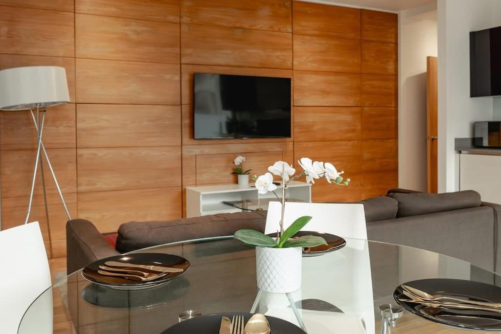 Stylish 4 Mins From Station