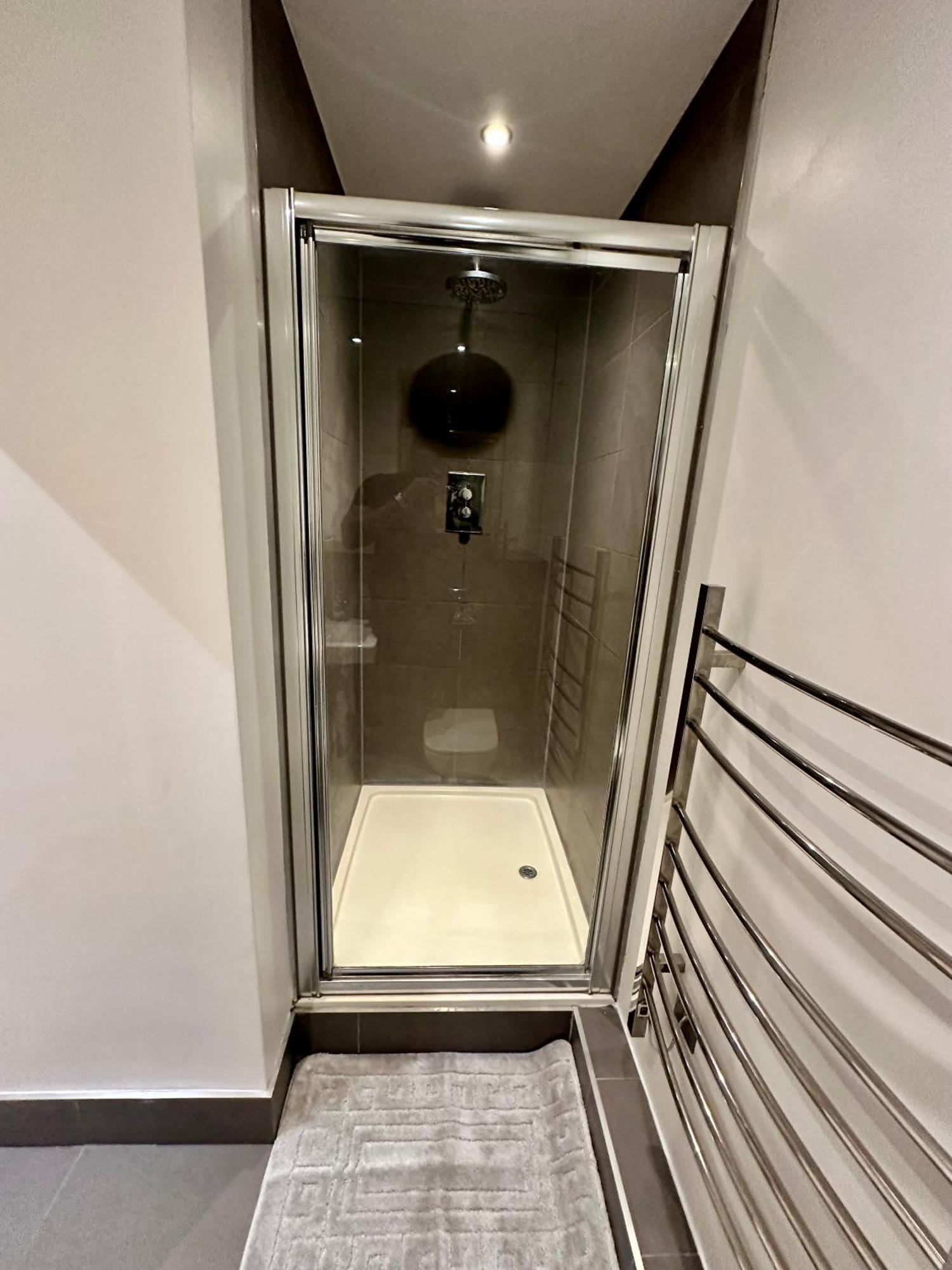 Stylish 4 Mins From Station