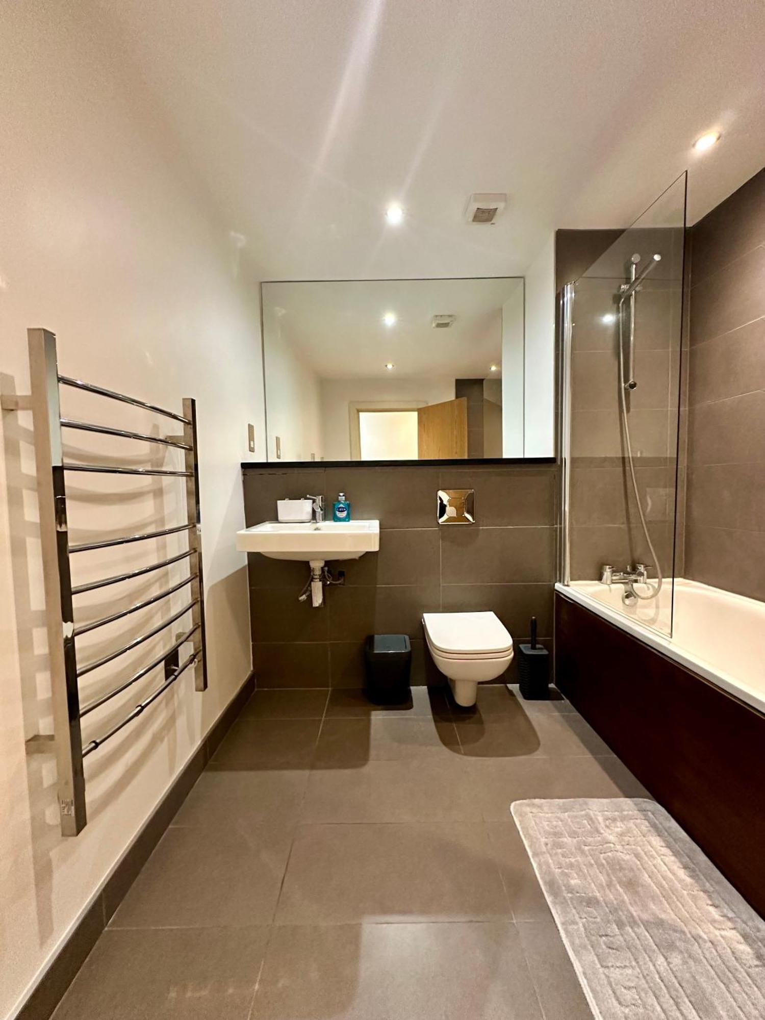 Stylish 4 Mins From Station Appartamento